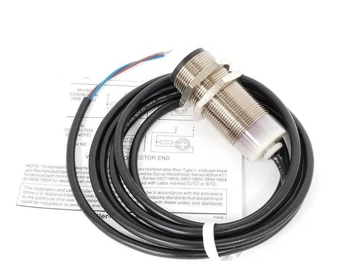 Used NIB EATON CUTLER-HAMMER E57-30LE22-D TUBULAR INDUCTIVE PROX. SENSOR SER. E1