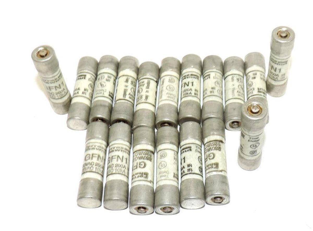 Used LOT OF 18 FERRAZ SHAWMUT GFN1 TIME-DELAY FUSES
