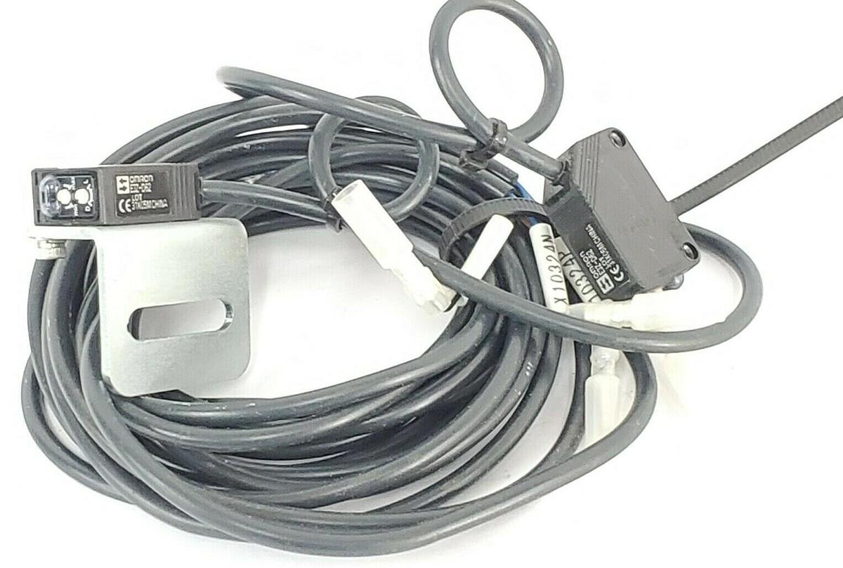 Used LOT OF 2 OMRON E3Z-D62 PHOTOELECTRIC SENSORS 2 METER RANGE NPN 12/24 VDC