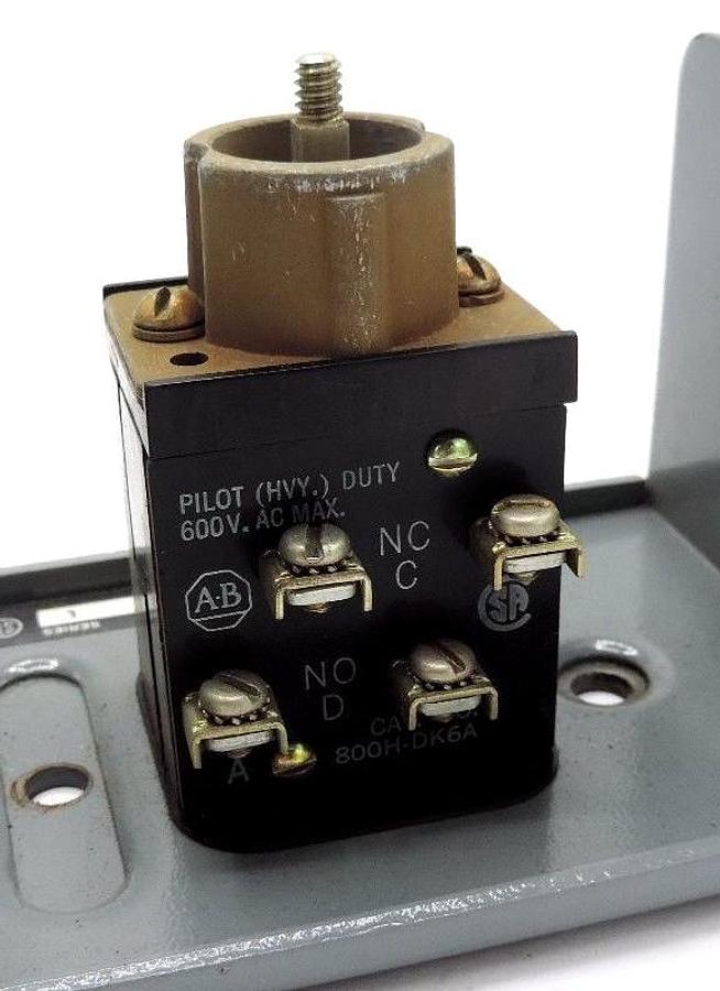Used ALLEN BRADLEY 800H-1HZ SER. L SWITCH STATION W/ 800H-DK6A SER. A PILOT SWITCH