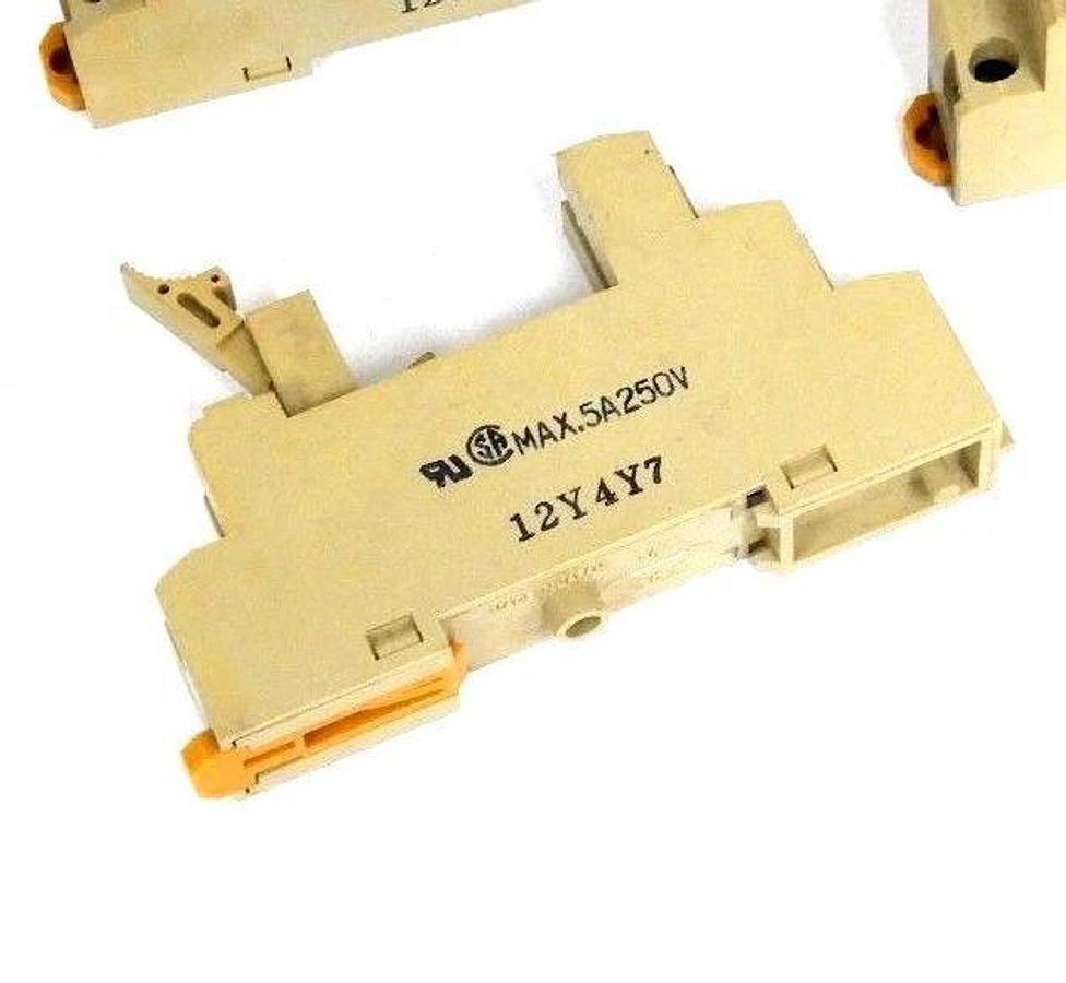 Used LOT OF 8 OMRON P7PF-08-E RELAY SOCKET BASES P7PF08E