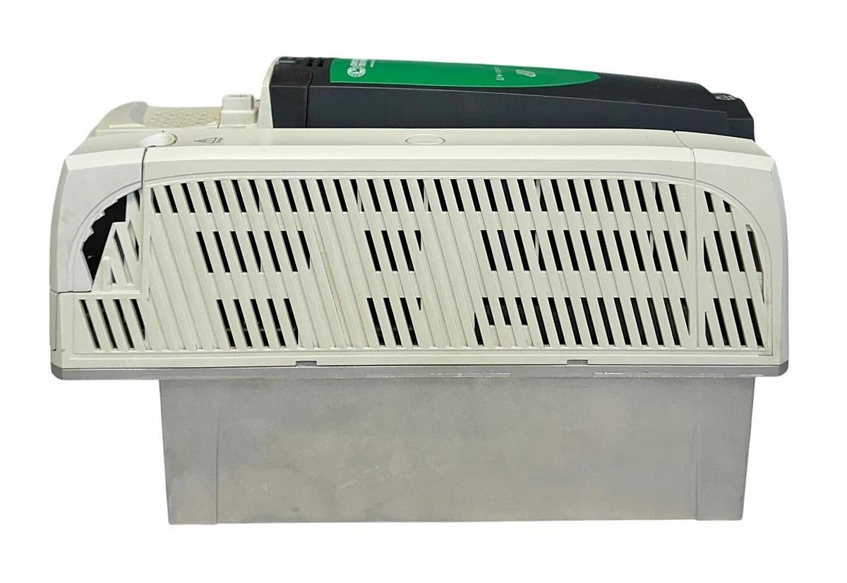 Used CONTROL TECHNIQUES SP2202 UNIDRIVE 200-240VAC 4/5.5kW 5/7.5HP 3PH 18.2A USNP