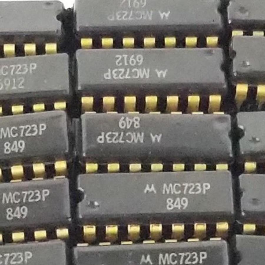 NEW MOTOROLA MC723P 14-PIN J-K FLIP-FLOP LOGIC IC