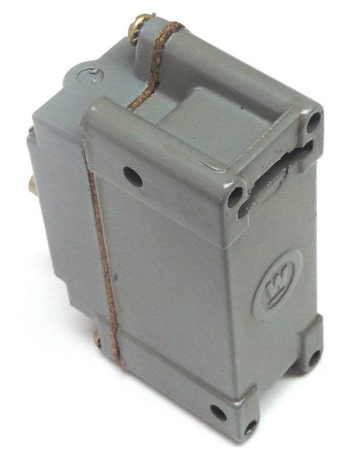 NIB WESTINGHOUSE 1776706 TYPE PLS LIMIT SWITCH W/O LEVER