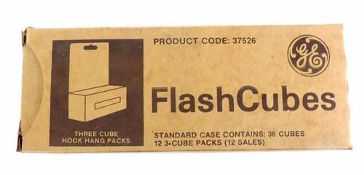 LOT OF 36 NIB GENERAL ELECTRIC FLASHCUBES 12 PACKS OF 3 CUBES 37526