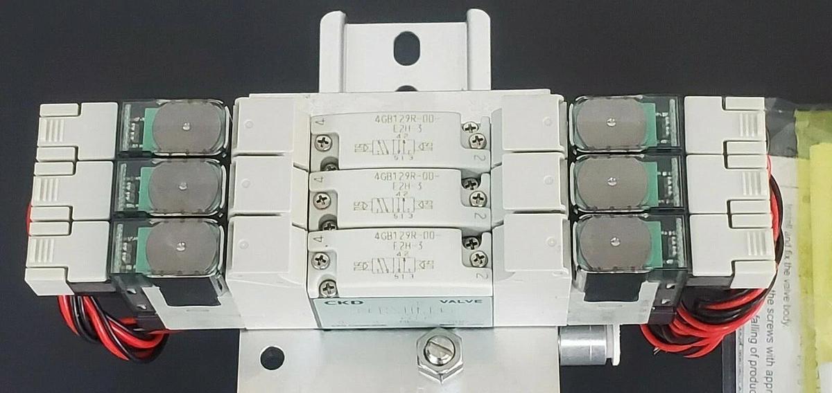 Used NIB CKD M4GB120R-C6-E2HD-3-3 VALVE MANIFOLD ASSEMBLY DC24V, M4GB120RC6E2HD33