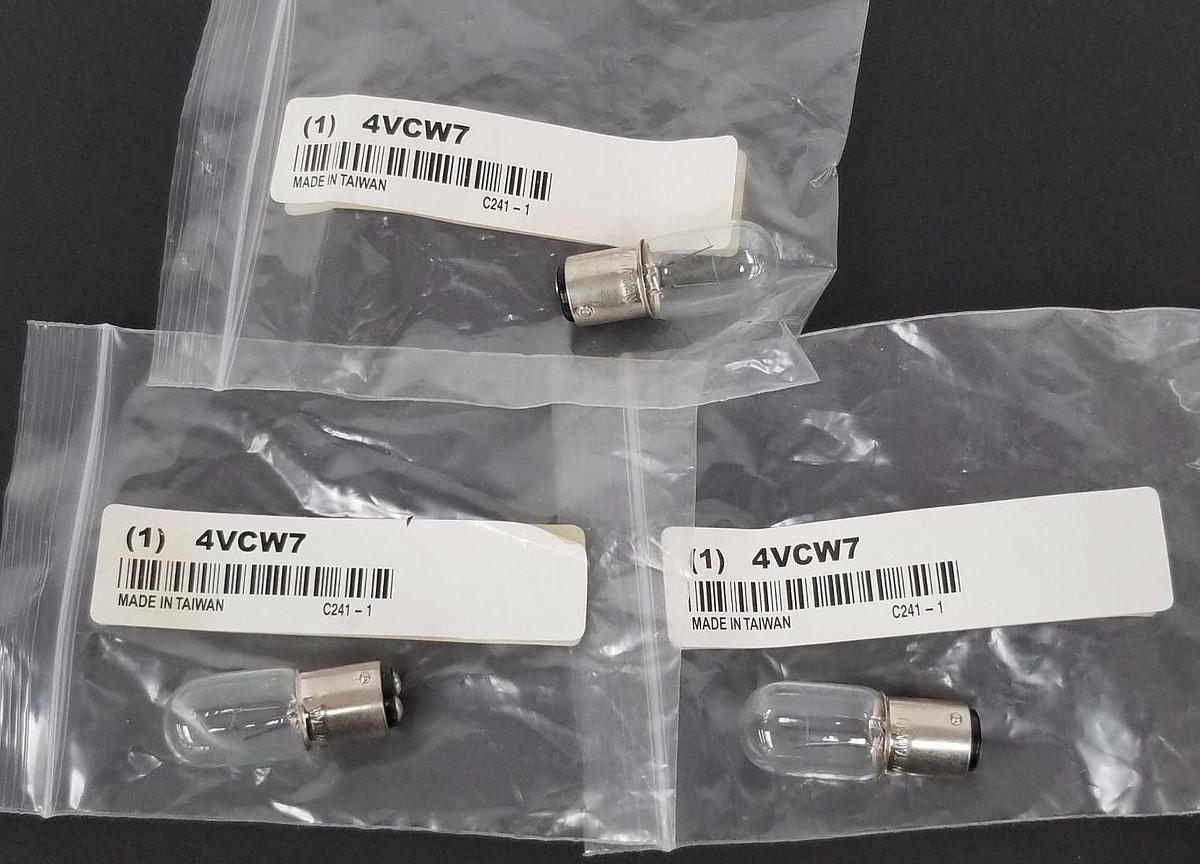 Used LOT OF 3 NEW LUMAPRO 4VCW7 MINIATURE LAMPS, 24V, 5W, C241-1