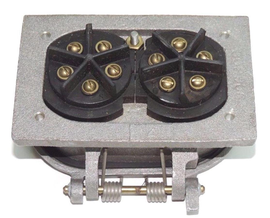 Used CROUSE-HINDS X8658-5 DUAL ROUND ECC CONNECTOR X86585