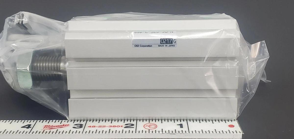 Used NEW CKD SSD-L-32D-50-N COMPACT CYLINDER SSDL32D50N W/ T2YV REED SWITCHES