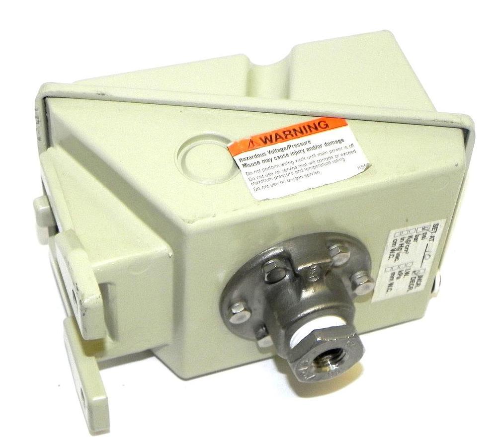 Used NEW ASHCROFT LPAN4HB07 XFMFS PRESSURE SWITCH LPAN4HB07XFMFS