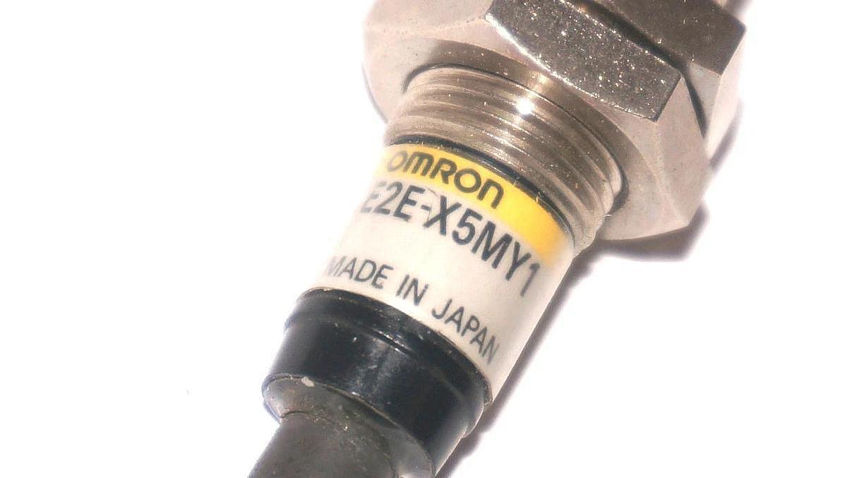 Used OMRON E2E-X5MY1 PROXIMITY SENSOR E2EX5MY1