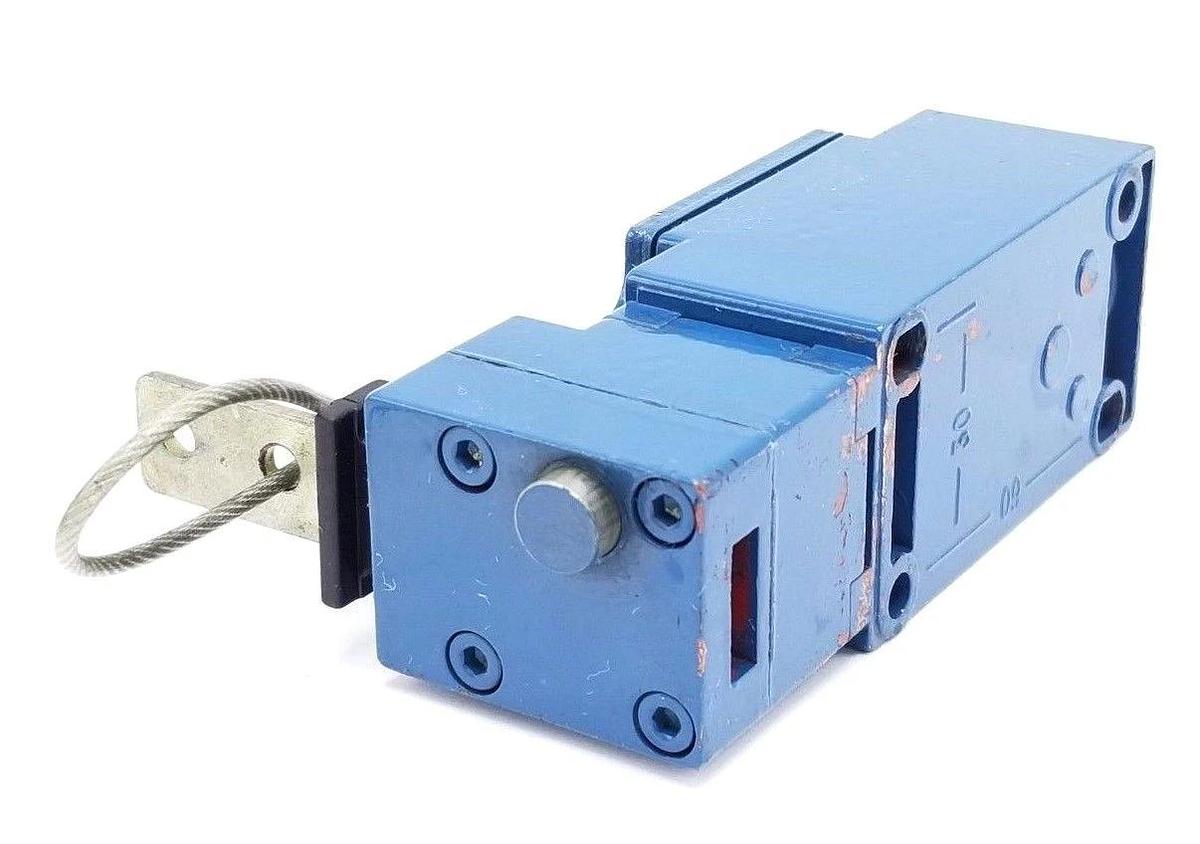 Used TELEMECANIQUE XCK-J...H7 LIMIT SWITCH W/ KEY XCK-JH7