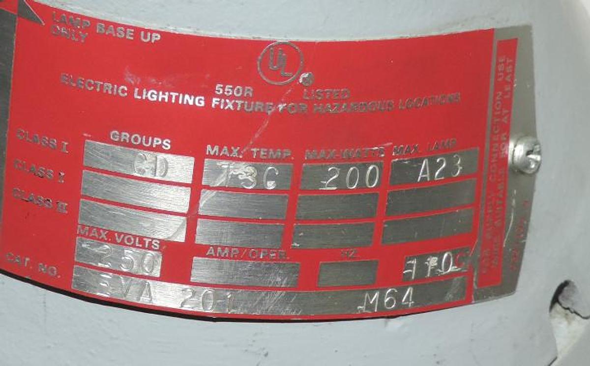 Used CROUSE HINDS EVA-201 LIGHT INCAND HAZ LOC CLASS1 GROUP-CD 200W/250V, EVA201