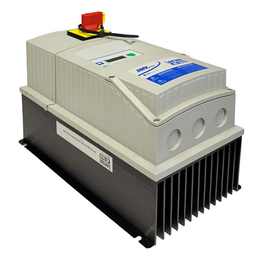 Used LENZE AC TECH ESV152N02YMC / 13471487 SMVector 1.5kW/2HP ESV152N02YMCXX1C43 NSMP