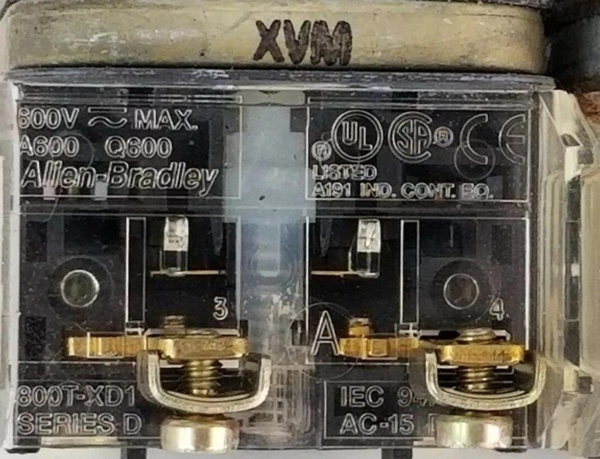 Used LOT OF 2 ALLEN BRADLEY PUSHBUTTONS 800T-D6 & 800T-D W/ 800T-XA & 800T-XD1