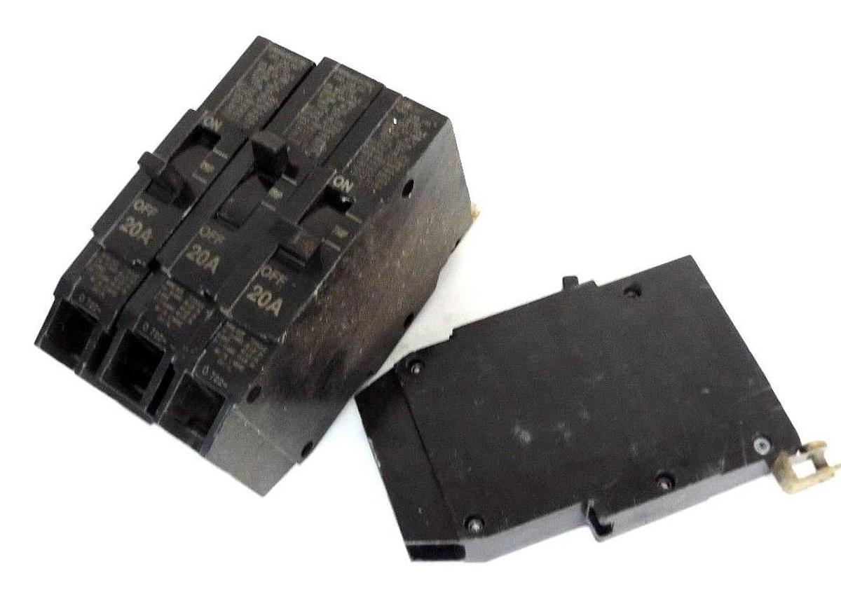Used LOT OF 4 GENERAL ELECTRIC TEY120 CIRCUIT BREAKERS 1P, 20A, ISSUE XR-1566