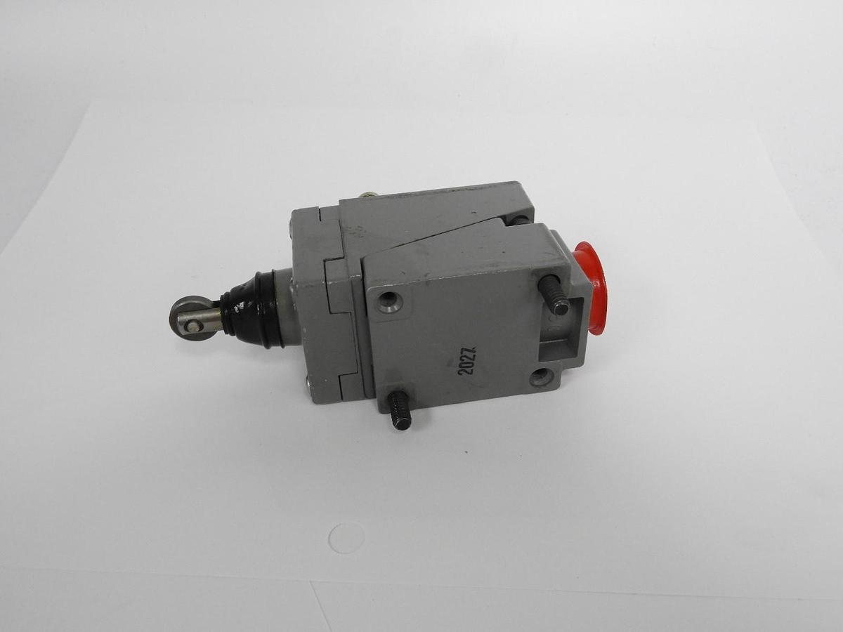 Used SQUARE D 9007-B52D LIMIT SWITCH 9007B52D, 120VAC 1/4HP 10AMP SER. B