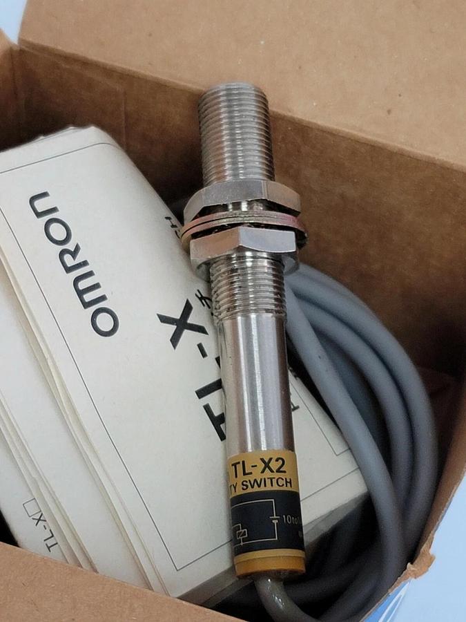 Used NIB OMRON TL-X2 PROXIMITY SWITCH TLX2 10-14VDC