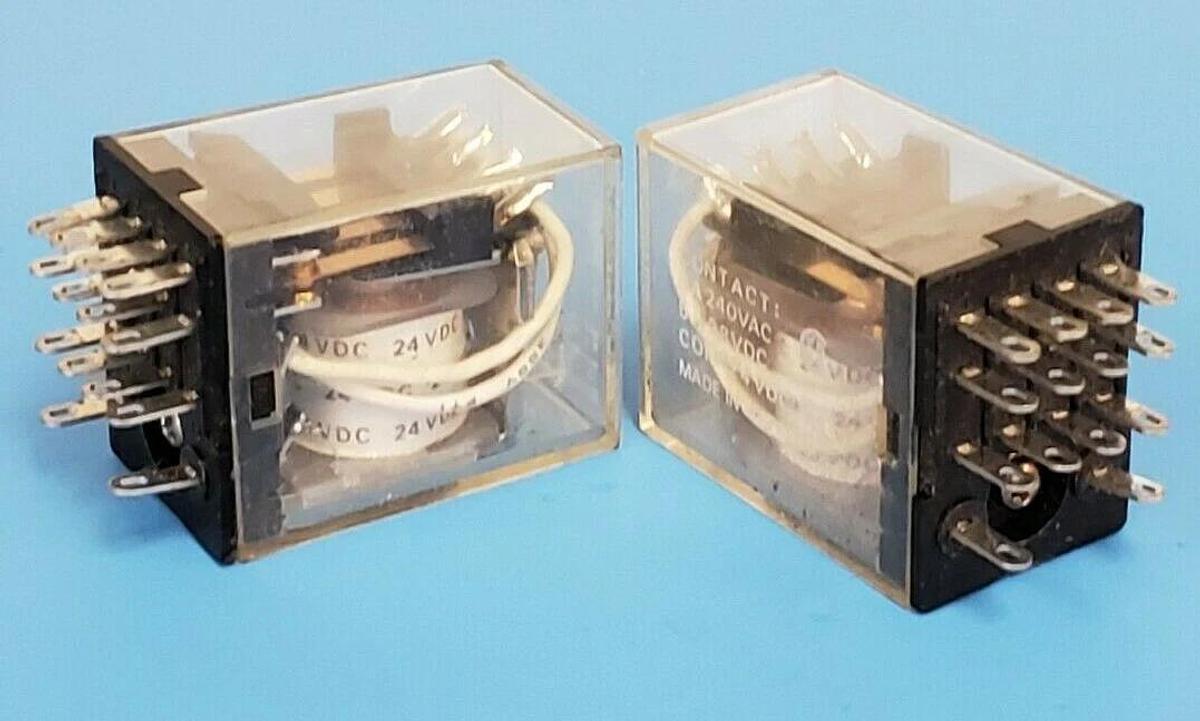 Used LOT OF 2 OMRON MY4 RELAYS MY424VDC