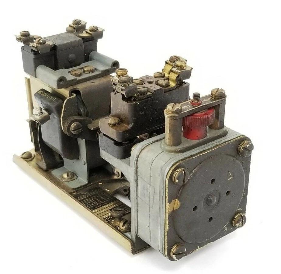 Used SQUARE D 9050-BO2D SER. E PNEUMATIC TIMING RELAY BO-2D B0-2D 9050BO2D