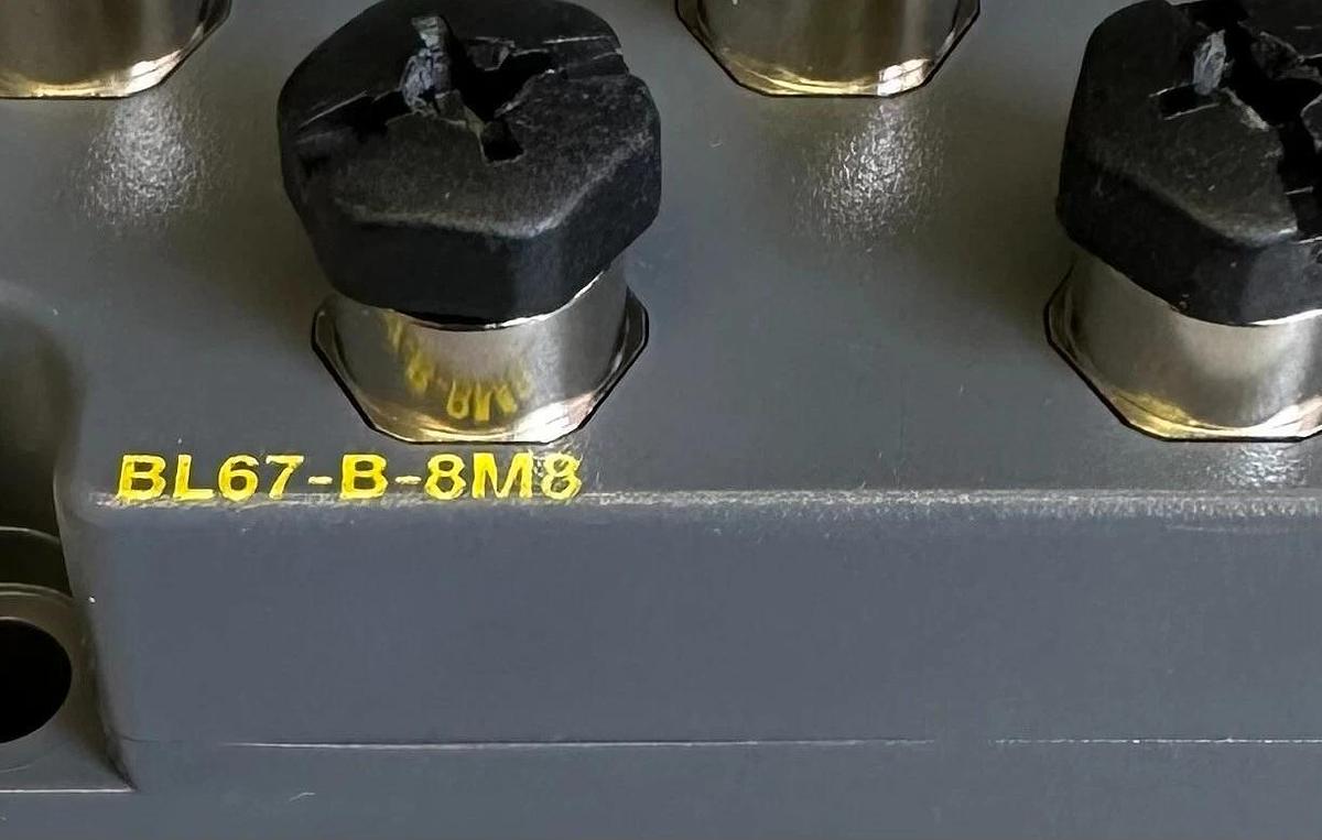 NEW TURCK BL67-B-8M8 / BL67B8M8 BL67 SYSTEM I/O BASE 8-CONNECTOR