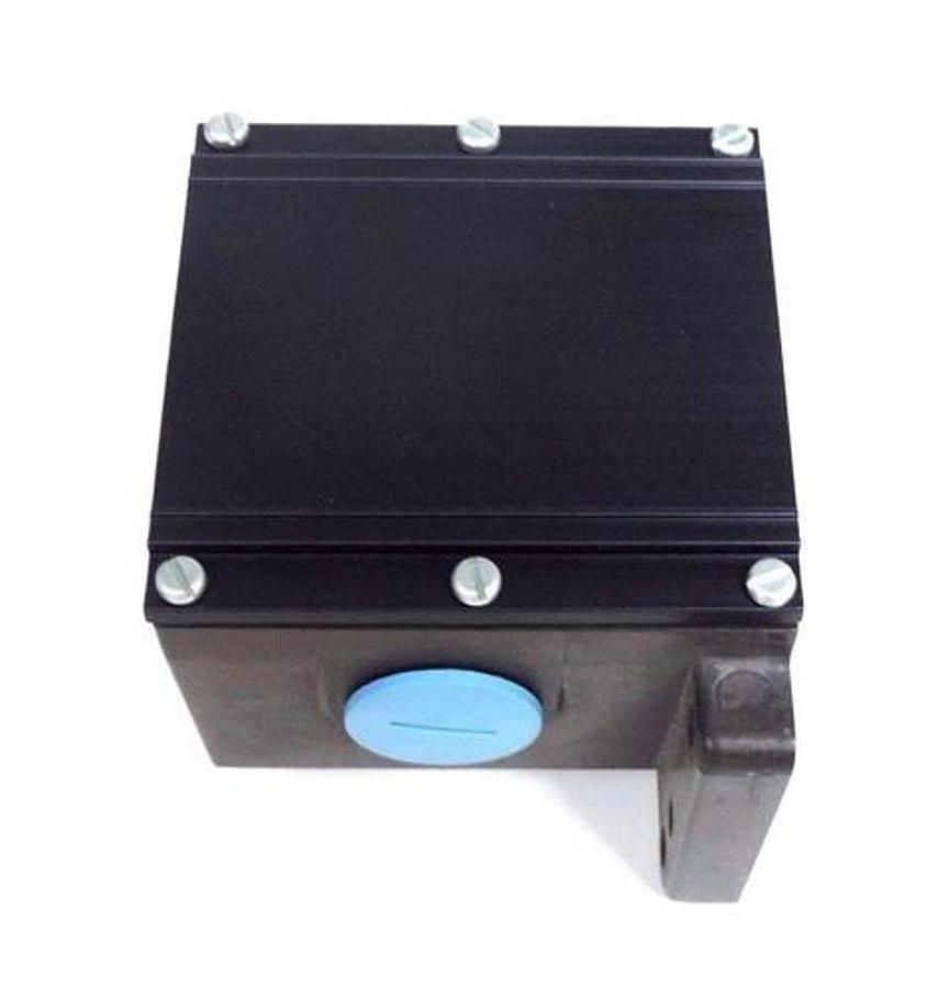 Used NIB BALLUFF 819-D04-R12-100-10 LIMIT SWITCH 130102, 6-60VAC/DC, 819D04R1210010