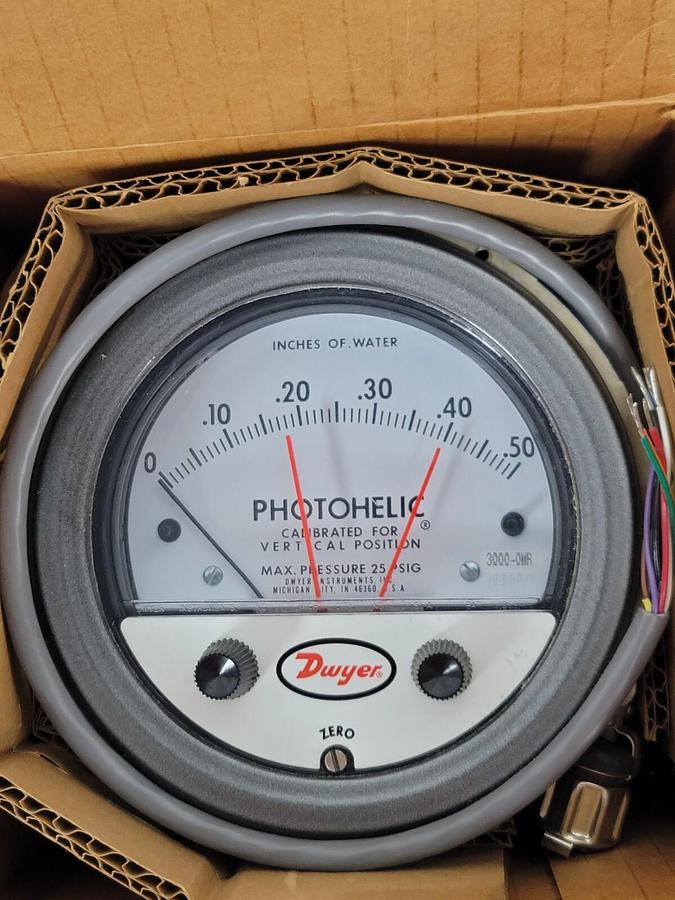 Used NEW DWYER 3000-0MR PHOTOHELIC PRESSURE GAUGE 3000MR 3000-OMR 3000OMR