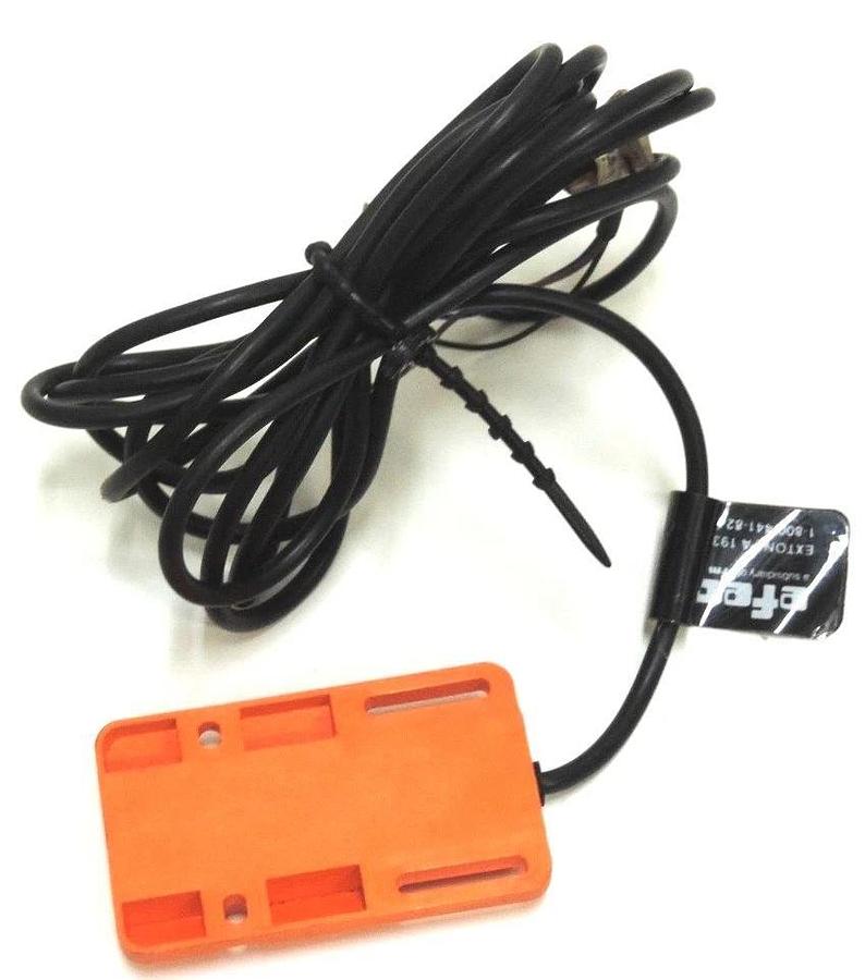 Used IFM EFECTOR IW-3008-BPOG PROXIMITY SWITCH INDUCTIVE 3WIRE, IW3008BPOG