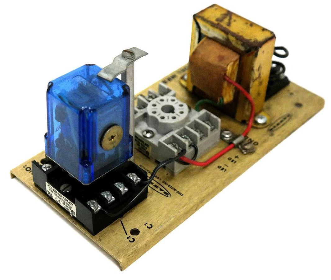 Used BANNER MRB PHOTOELECTRIC CHASSIS BASE W/ (1) RELAY BR-2