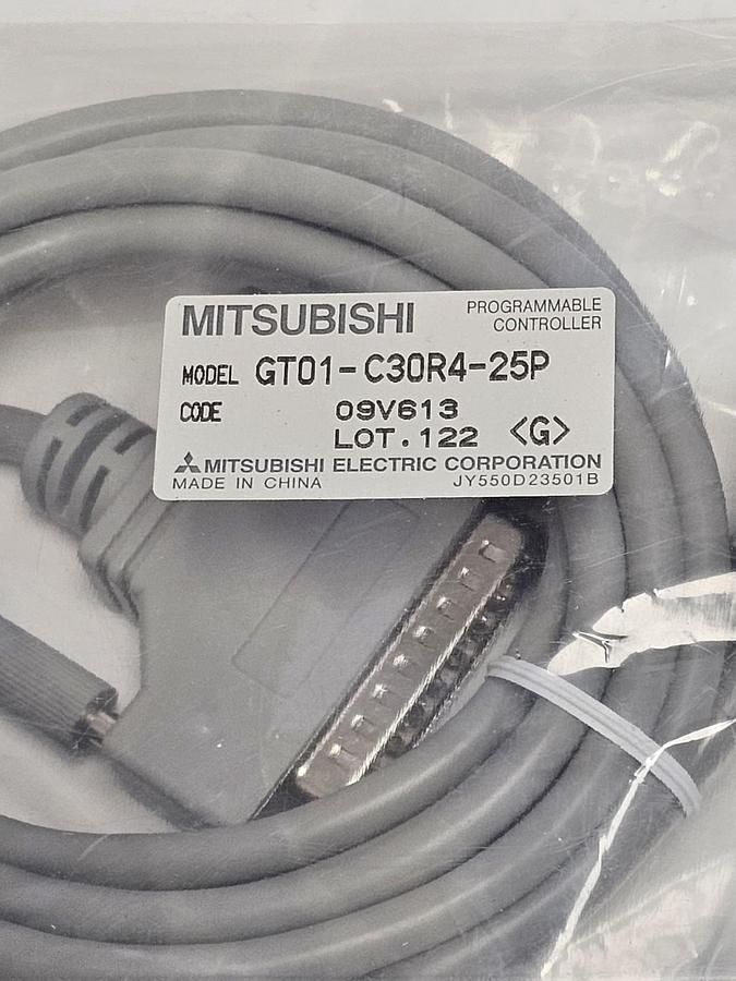 NEW MITSUBISHI GT01-C30R4-25P RS422 COM CABLE GT01C30R425P 3M LENGTH