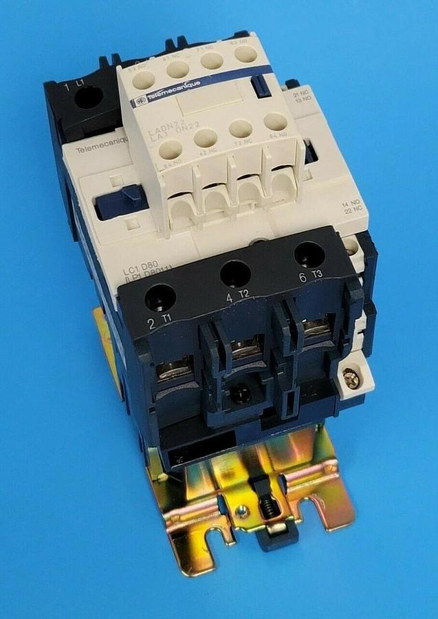 Used TELEMECANIQUE LP1-D8011-BD CONTACTOR 3-POLE 24VDC COIL W/ LADN22