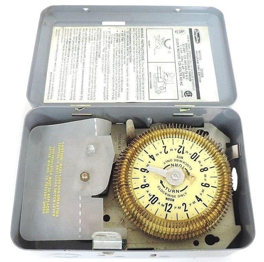 Used DAYTON 2E026 PROGRAM TIME SWITCH FOR 96 TIMING OPERATIONS ON 24 HOUR SCHEDULE