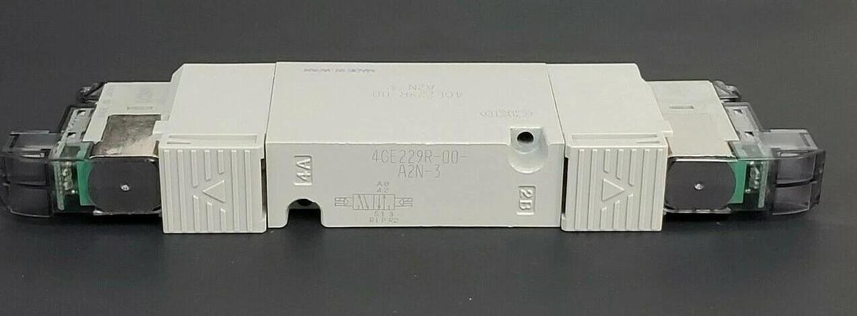 Used NIB CKD 4GE229R-00-A2N-3 SOLENOID VALVE 4GE229R00A2N, DC24V