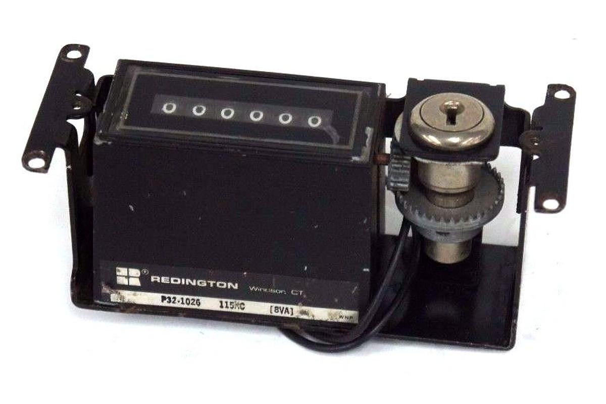 Used REDINGTON P32-1026 115VAC 8VA ELECTRONIC COUNTER PANEL MOUNT 6 FIGURE