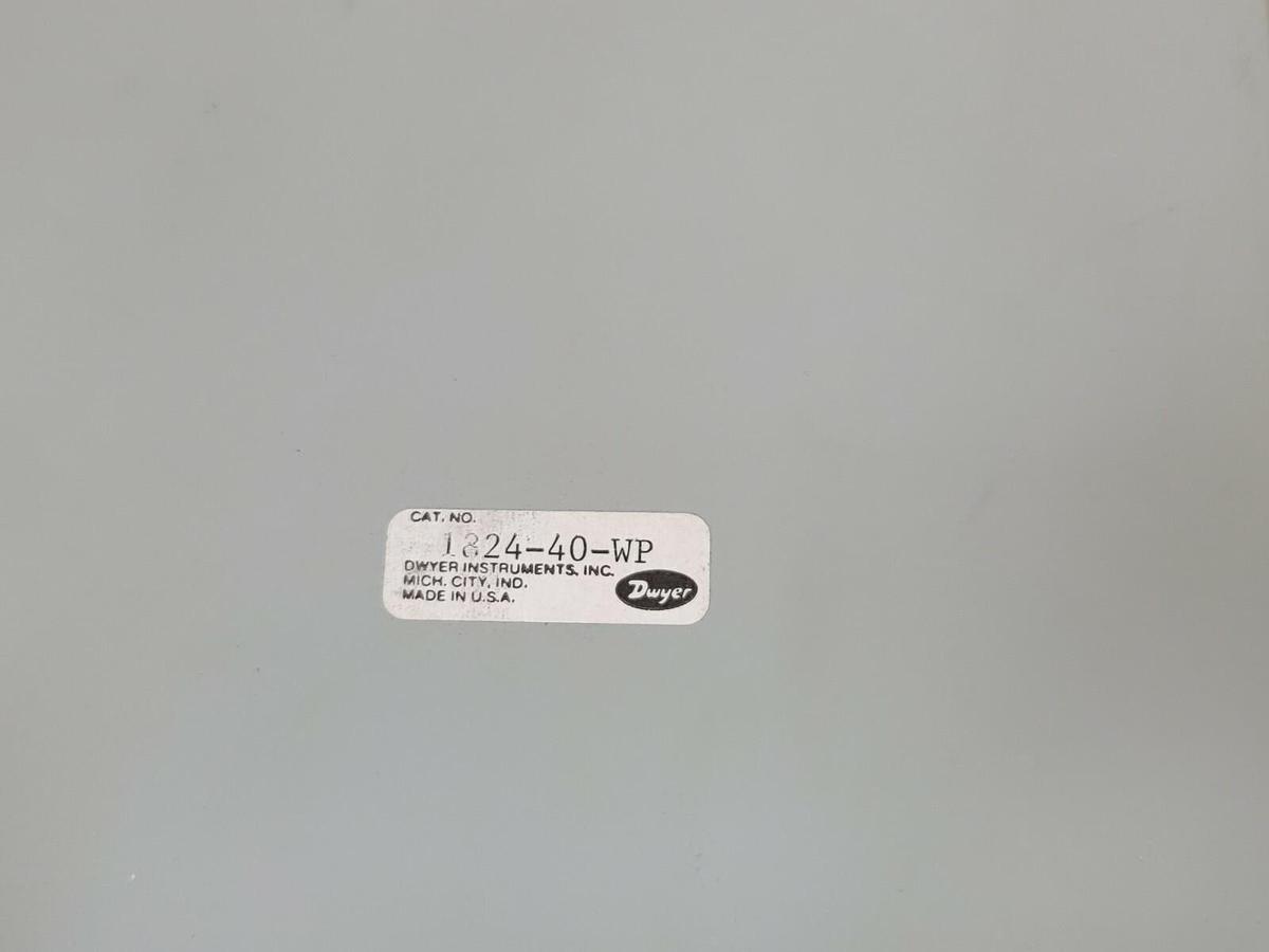 Used NIB DWYER 1824-40-WP PRESSURE SWITCH ENCLOSURE 182440WP