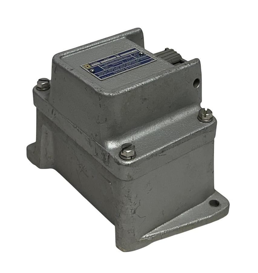 Used SQUARE D 9001-BR-107 / BR-107 / 9001BR107 EXPLOSION PROOF CONTROL STATION USNP