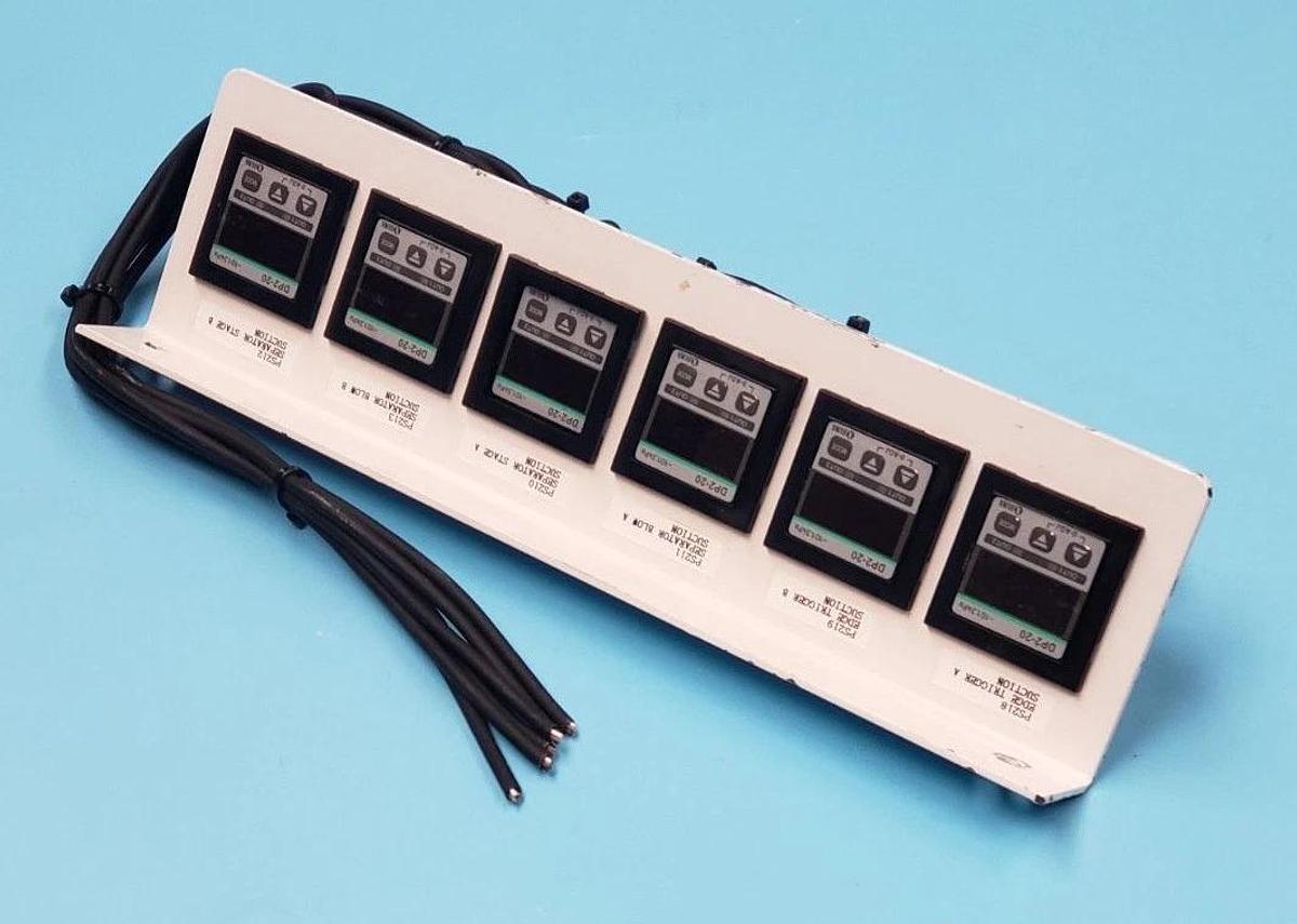 Used SUNX OPERATION PANEL W/ (6) DP2-20 DIGITAL PRESSURE SENSORS, 12-24VDC, DP220