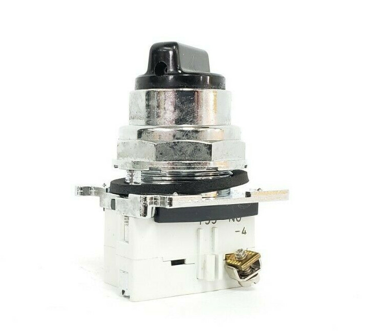 Used CUTLER-HAMMER 2-POSITION SELECTOR SWITCH W/ 10250T/91000T SER. D2 CONTACT BLOCK