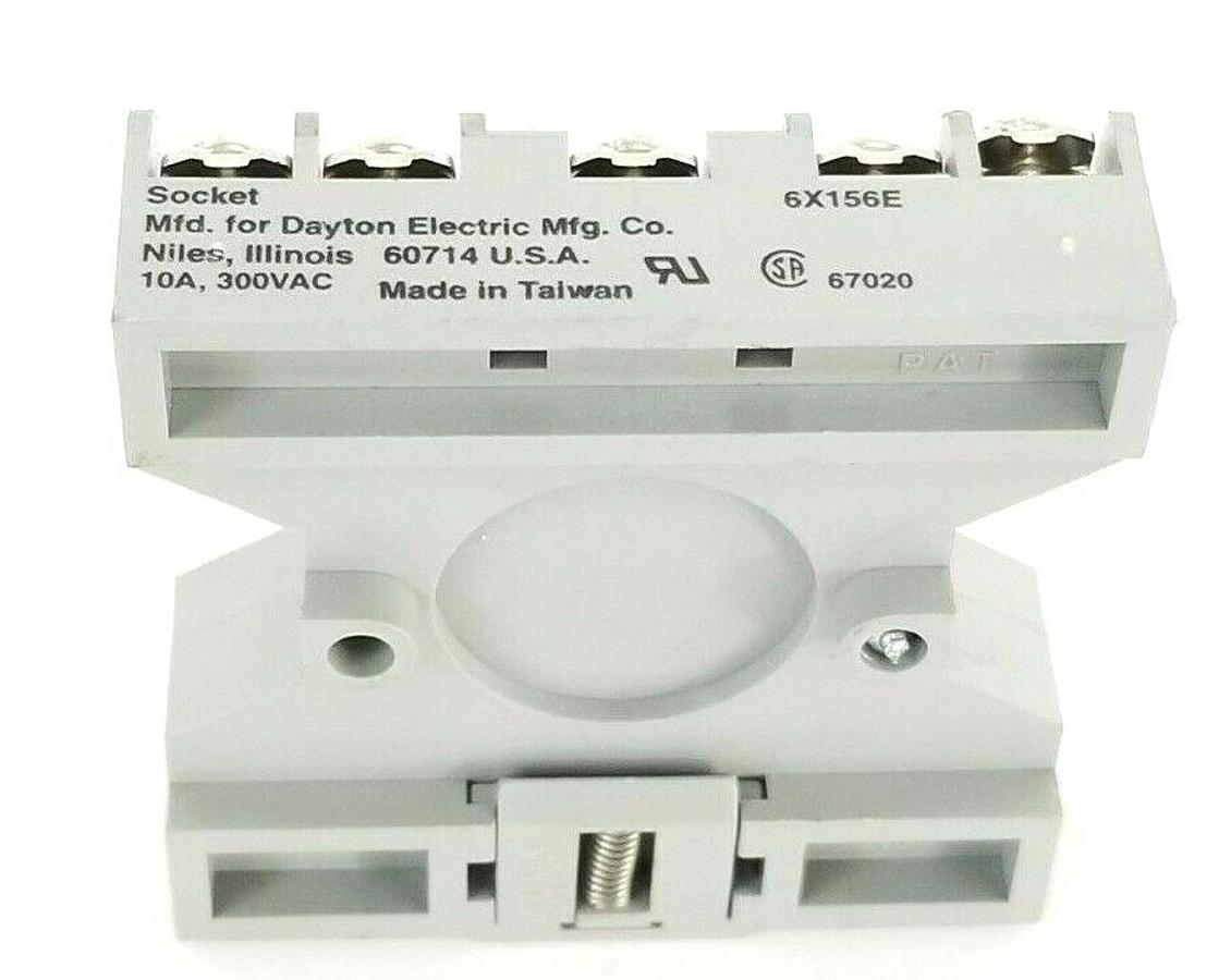 Used DAYTON 6X156E SOCKET 10A, 300VAC