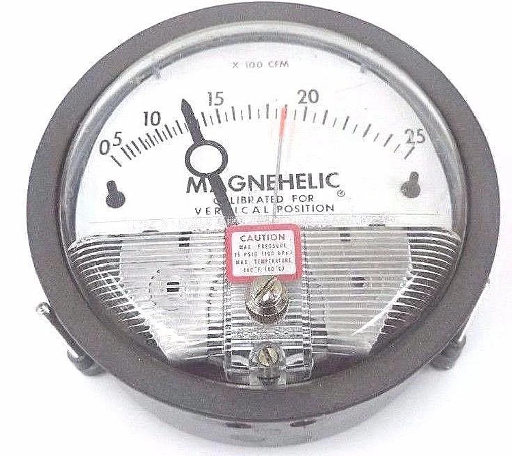 Used DWYER 12-167004-00 MAGNEHELIC PRESSURE GAUGE MAG 1-11, 1216700400, 0-125