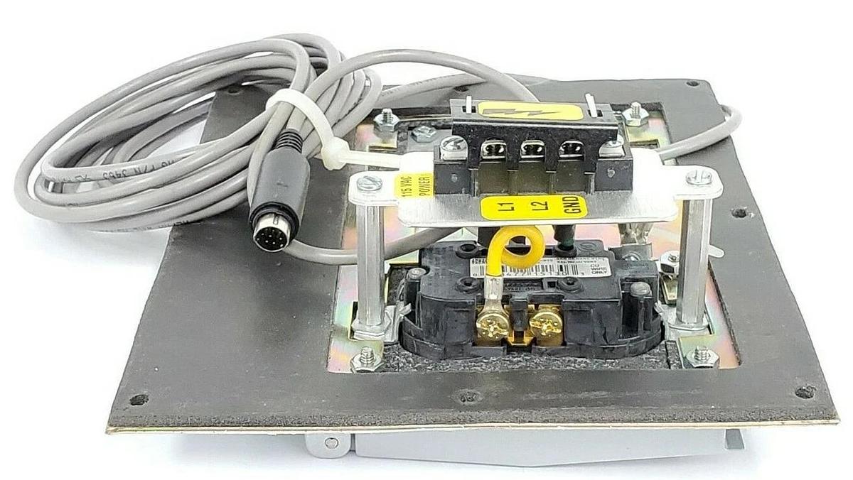 Used MCNAUGHTON-MCKAY BE-467766 INDUSTRIAL CONTROL PANEL MCMCCP-P5D CONVENIENCE PORT