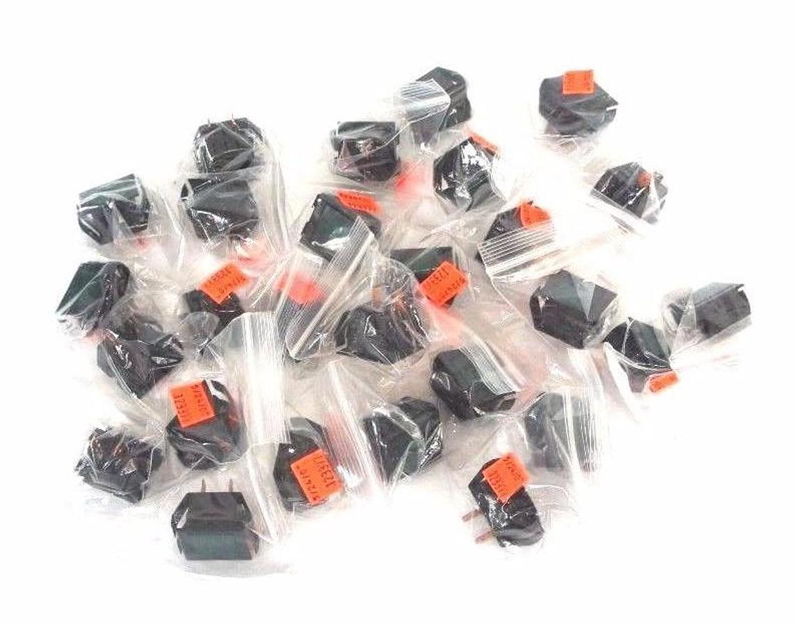 LOT OF 27 NEW GENERIC 2750-4-20-46340 GREEN LAMP INDICATORS 125V, 1/3W