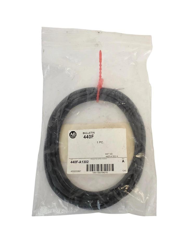 Used NEW ALLEN BRADLEY 440F-A1302 SER. A CONNECTOR CABLE 2M CABLE LENGTH