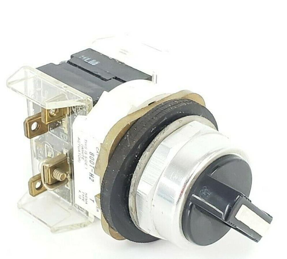 Used ALLEN BRADLEY 800T-H2 SELECTOR SWITCH SER.T W/ TWO 800T-XA SER. D CONTACTORS