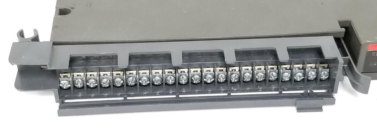 Used ALLEN BRADLEY 1771-IAD/D INPUT MODULE 120V AC/DC REV. A01 96220601 W/ 1771-WH