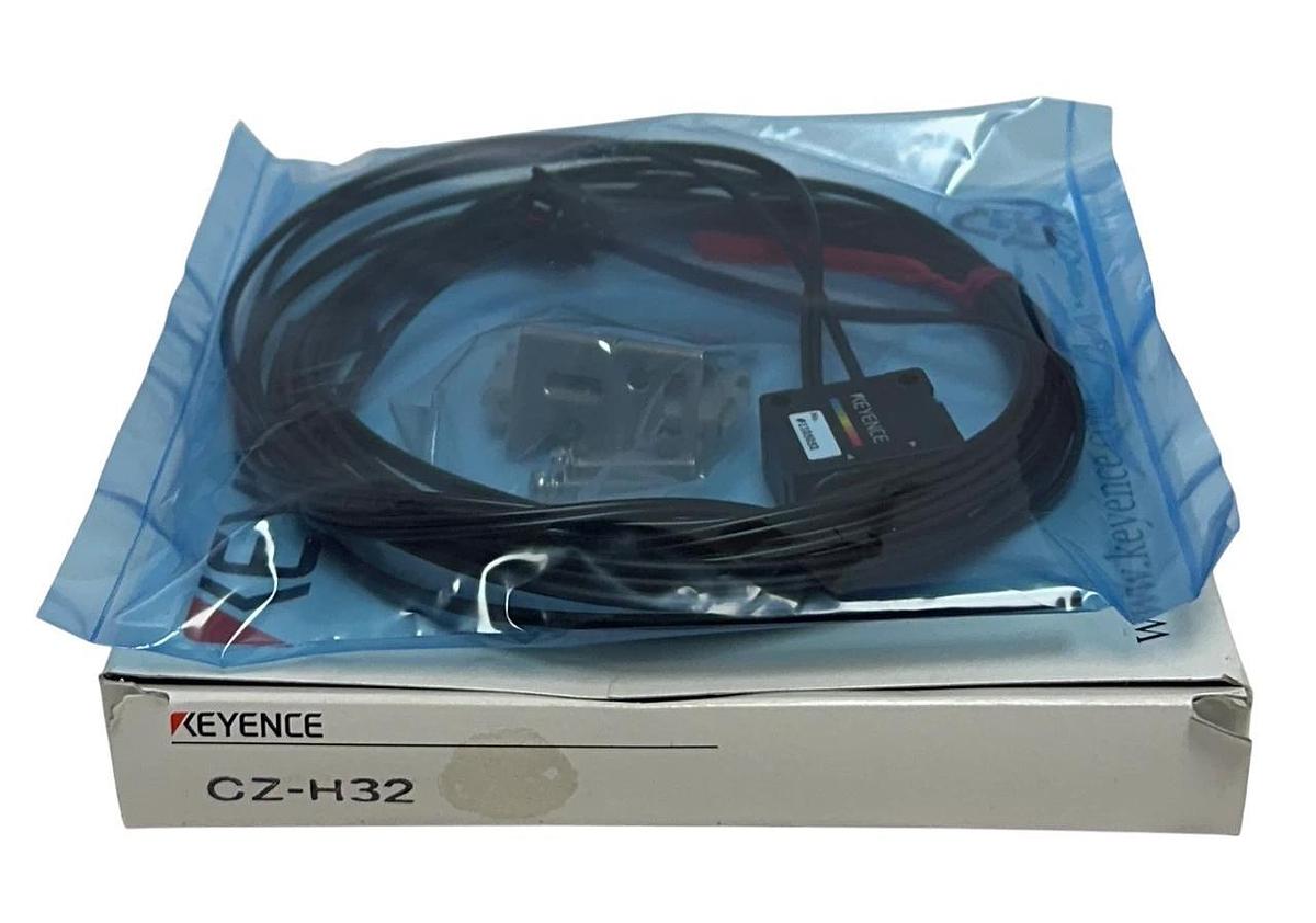 KEYENCE CZ-H32 / CZH32 REFLECTIVE SENSOR HEAD CZ-V20 SERIES VARIABLE SPOT NSMP