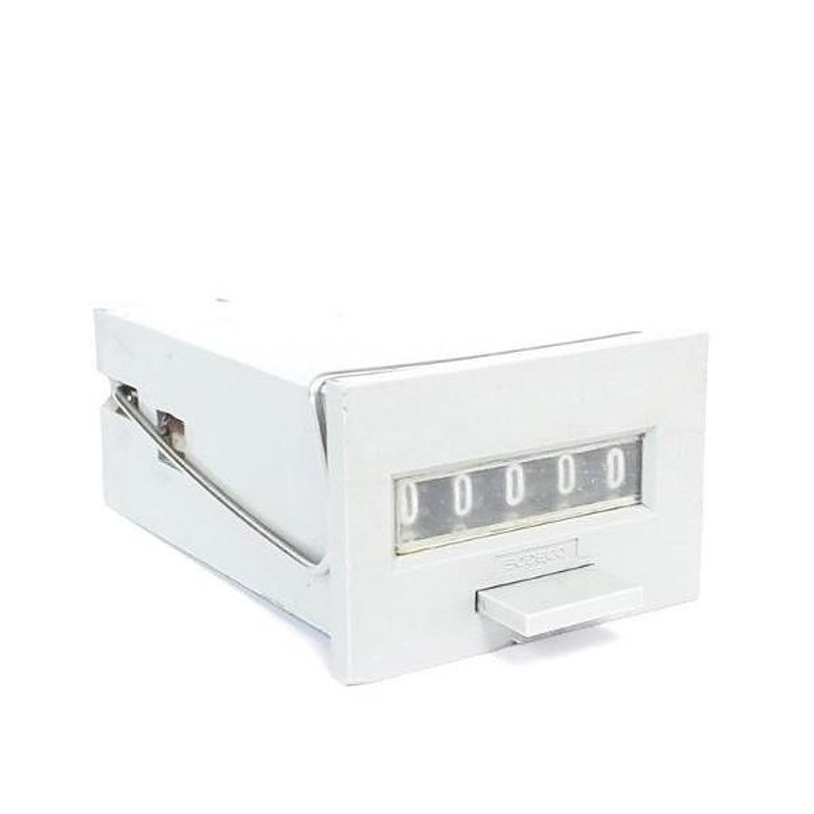 Used SODECO 8202 5-DIGIT COUNTER 2.5W, 24VDC, FT 115