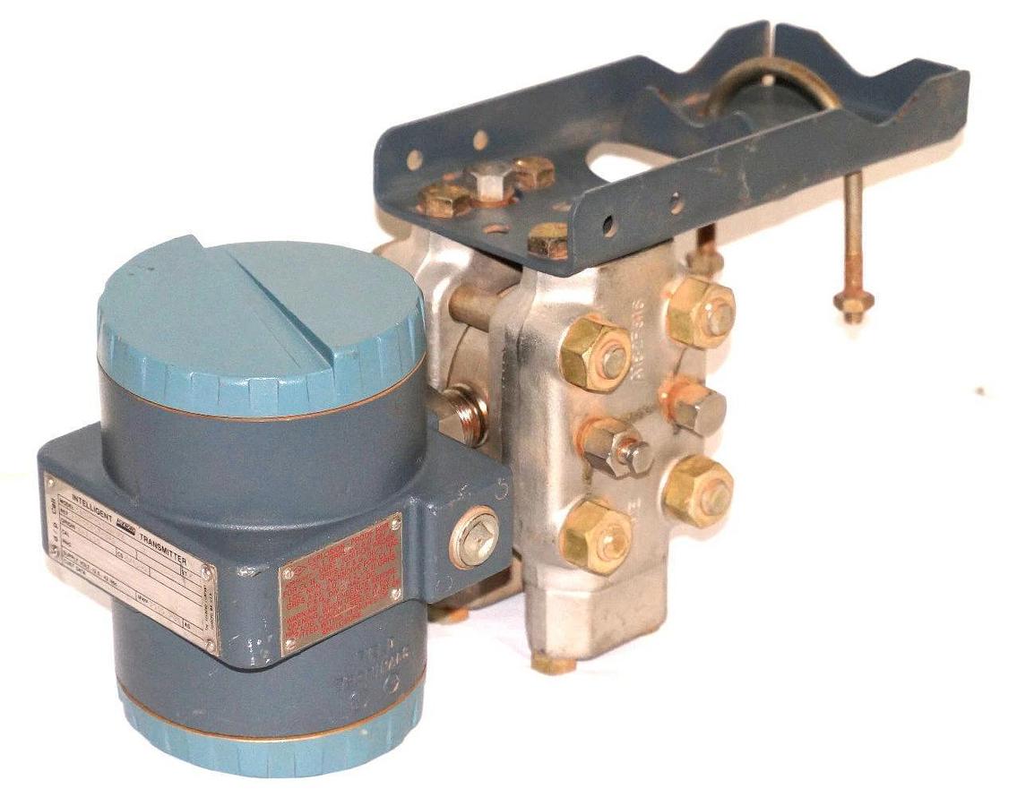 Used FOXBORO 823DP-D3S1NM2 PRESSURE TRANSMITTER REF. NO. 90F50817-8A1 ORIGIN. 2A9106