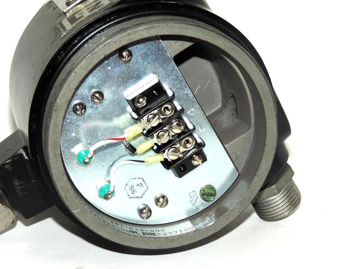 Used LEED & NORTHRUP 7079-11-01-247-024-000 PRESSURE TRANSMITTER 70791101247024000