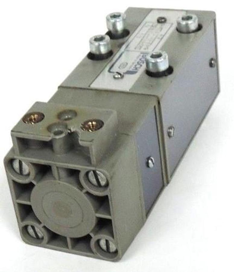 Used BOSCH 0820027005 VALVE 0 820 027 005